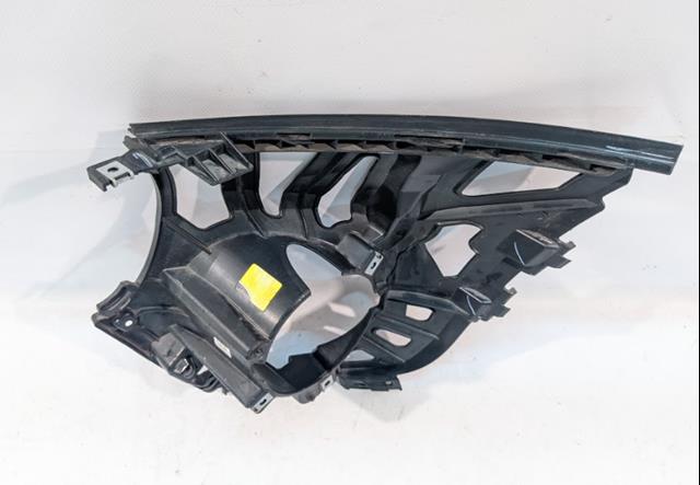 7302508 BMW Кронштейн кріплення протитуманной фари, правої