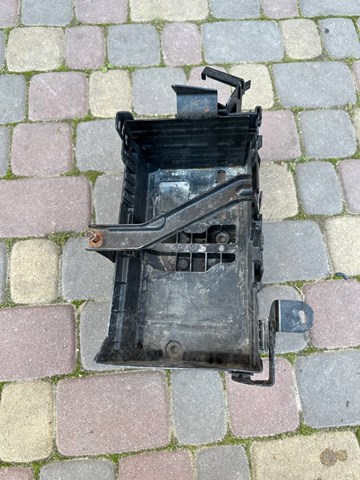 Піддон акумулятора(АКБ) Opel 13354420