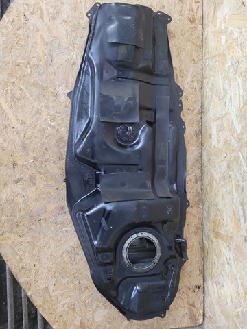  Паливний бак Toyota RAV4 3