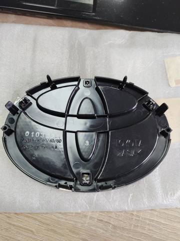 753100K060 Toyota Емблема решітки радіатора