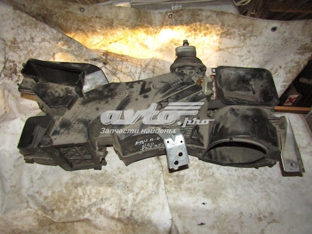 Корпус вентилятора пічки (опалювача салону), в зборі VAG 8D1820005E