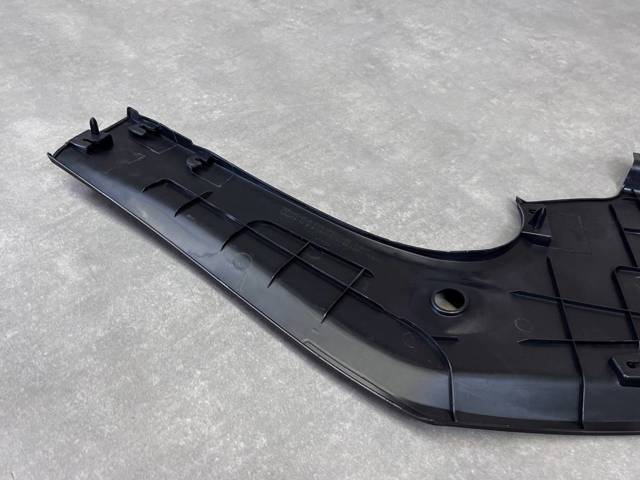 Купити 106047900B Tesla Motors Накладка переднього правого крила