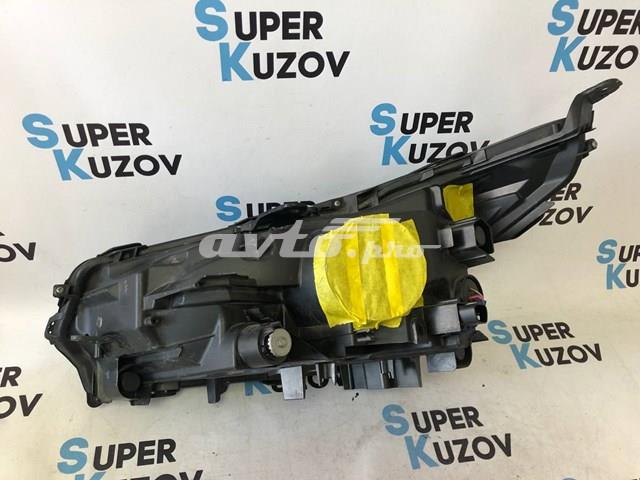 Фара передня права Toyota 8114078030
