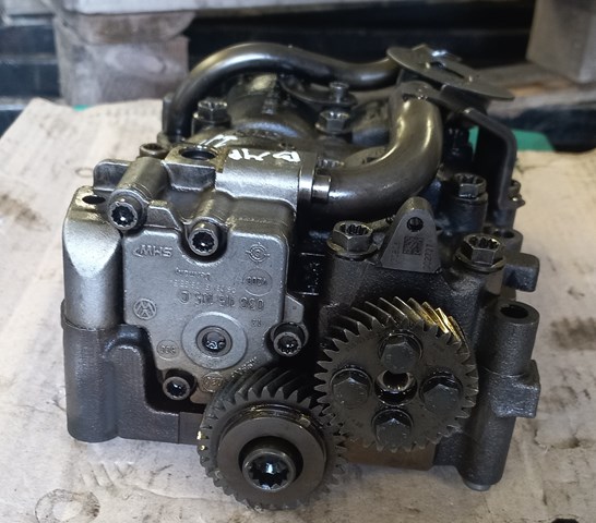 Купити 03G103535B VAG Насос маслозакачуючий