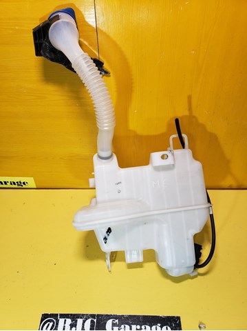 Бачок омивача лобового скла Mazda GHR167480 ціна, від 25.87 USD
