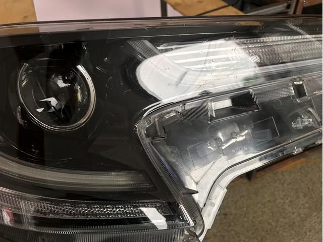 Фара права 8111002S70 Toyota