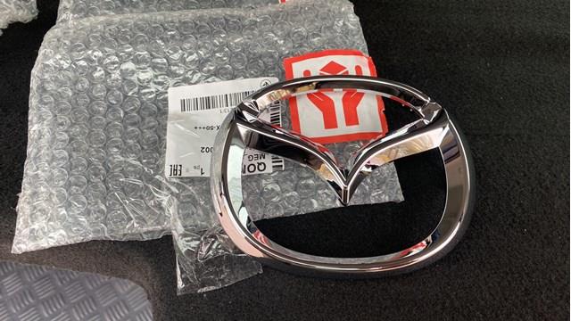 Купити BCKA51730A Mazda Емблема кришки багажника, фірменнийзначок
