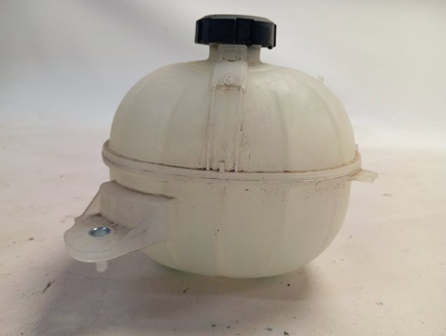 Бачок системи охолодження двигуна розширювальний FPS FP4037100 ціна, від 27.35 USD