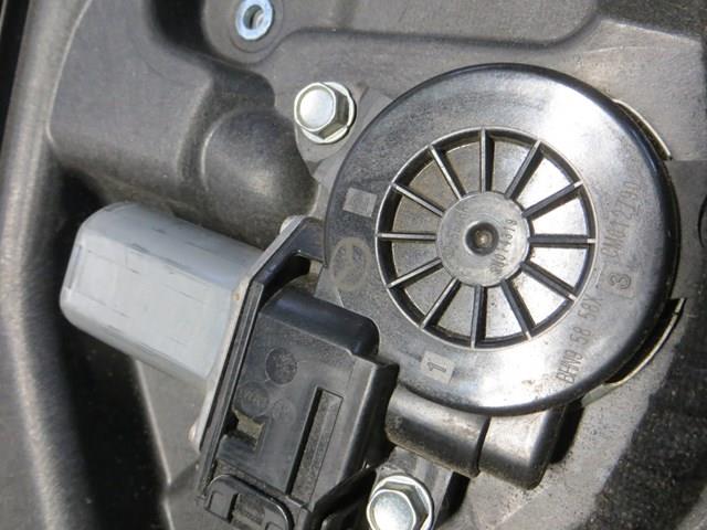 Двигун стеклопод'емника двері задньої, правої Mazda 3 (BM, BN) (Мазда 3)