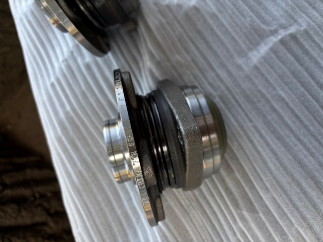 Передня маточина 5QF501611B VAG