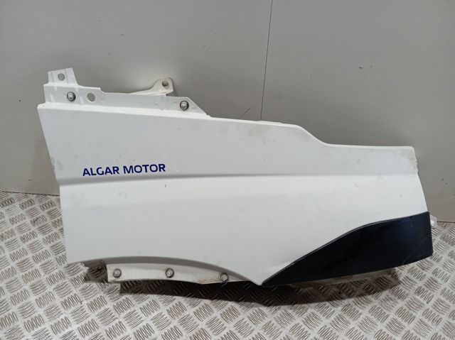 Переднє праве крило Iveco 5802382340