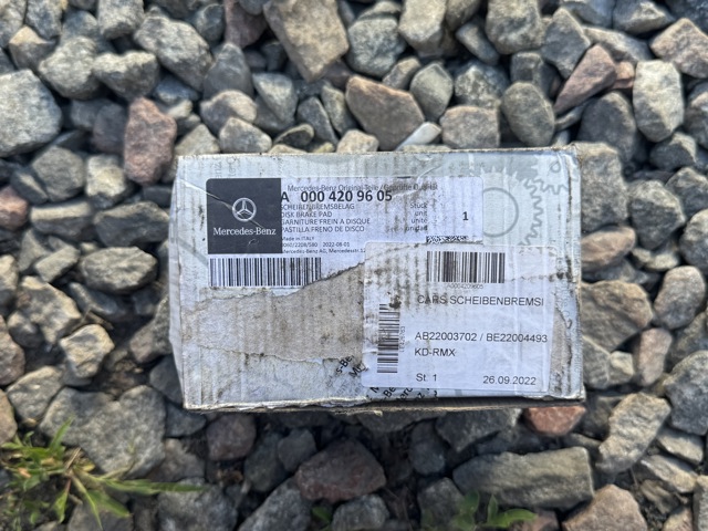 Задні гальмівні колодки A0004209605 Mercedes