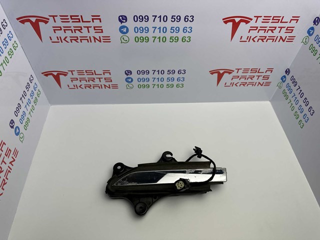 104515700D Tesla Ручка задніх дверей зовнішня, ліва