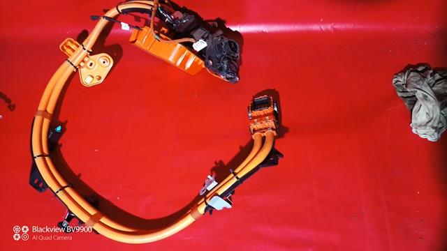 Порт зарядки Tesla 109301010G ціна, від 50.62 USD