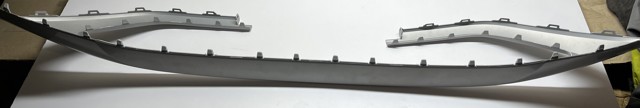12G8075322UC VAG Молдинг решітки переднього бампера, нижній