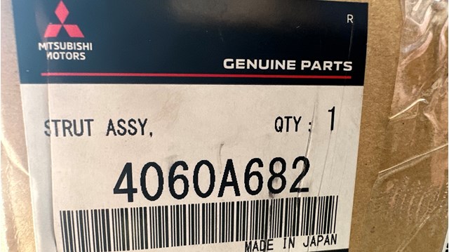 Стійка передня права Mitsubishi 4060A682
