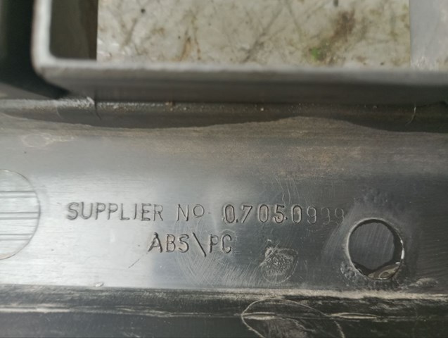 Решітка радіатора 91140007 Opel