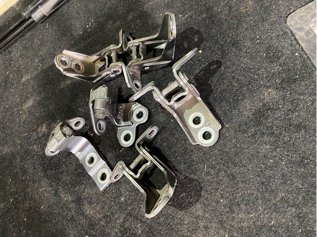 824006RA0A Nissan/Infiniti Петля заднтої двері, правої