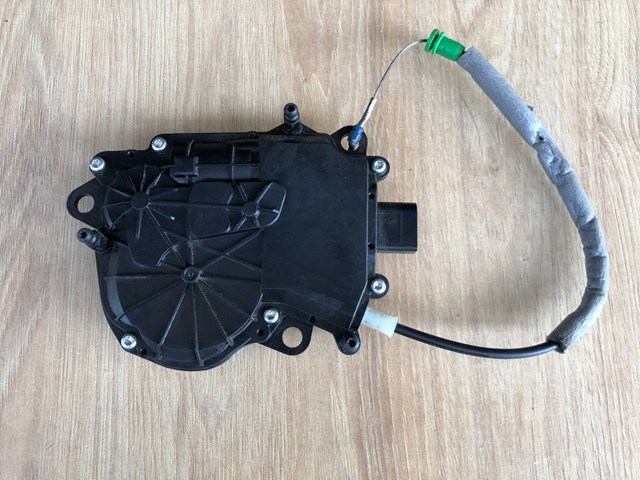 Купити LR090183 Land Rover Замок 3/5-х дверей, задній