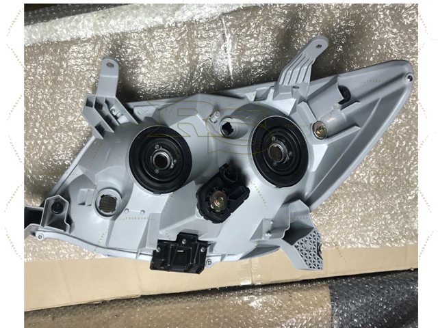 Фара права 811050K110 Toyota