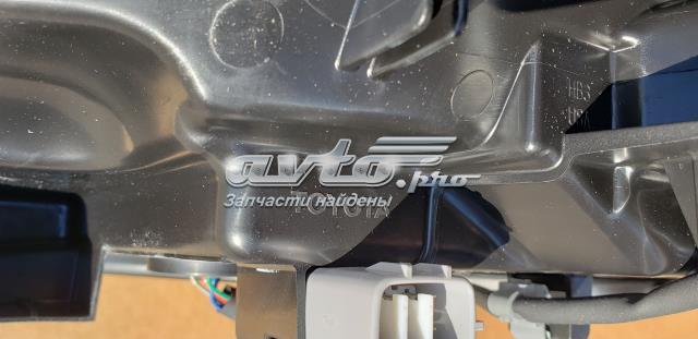 811100E380 Toyota Фара передня права