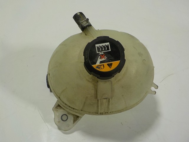  Бачок системи охолодження Hyundai Tucson 3