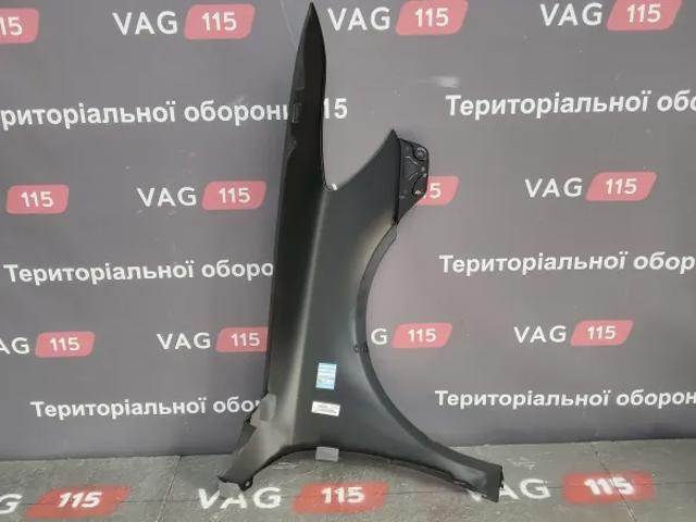 Бічна частина передня ліва Polcar 692301J