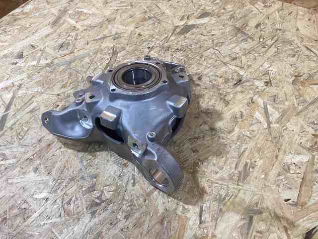 Купити 9J0505436B Porsche Кулак поворотний правий
