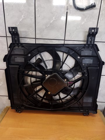 Купити LR146883 Land Rover Дифузор радіатора охолодження, в зборі з двигуном і крильчаткою