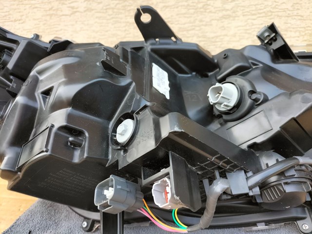 Фара Toyota 811500R162