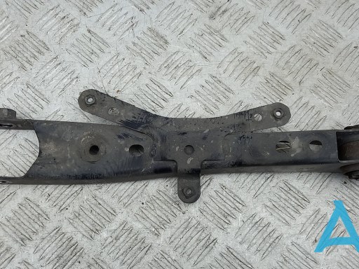 TK4928500F Mazda Балансир задній правий