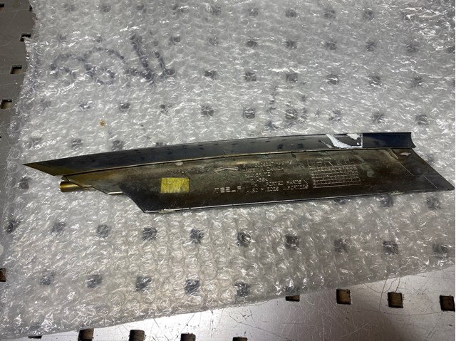 Купити 600938700C Tesla Накладка бампера переднього, права