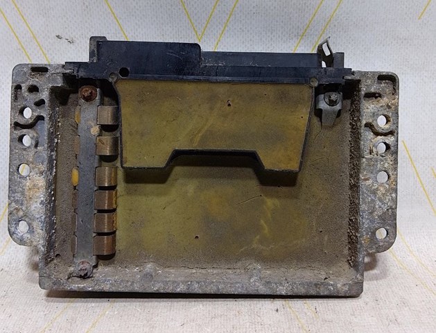 Електронний блок керування двигуном 7700875745 Renault (RVI)