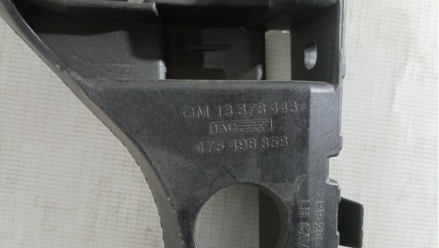Кронштейн бампера переднього, лівий 13378443 General Motors