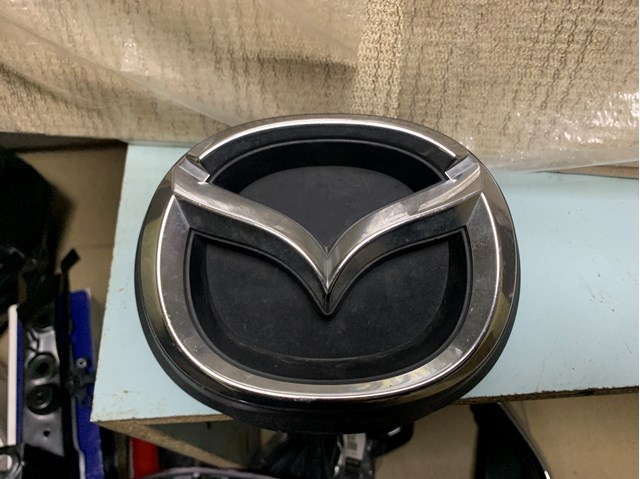 Емблема решітки радіатора G46M50716 Mazda
