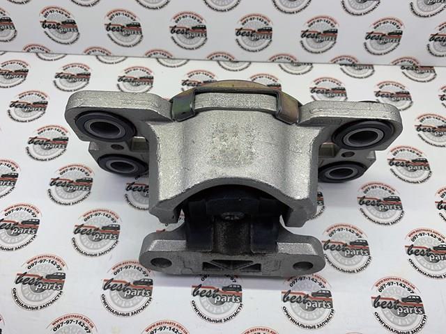 Купити LR024738 Land Rover Подушка коробки передач