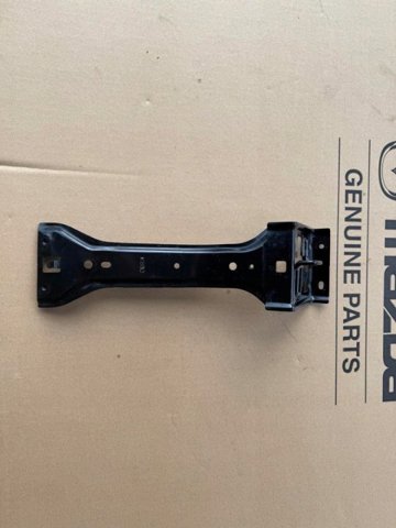 Кронштейн замку капоту KBB35215Y Mazda