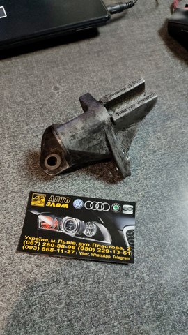  Кронштейн генератора Audi A6 