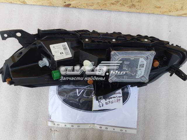 Купити 68157102AP Chrysler Права блок фара