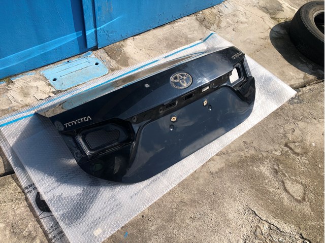 Кришка багажника 6440102A31 Toyota