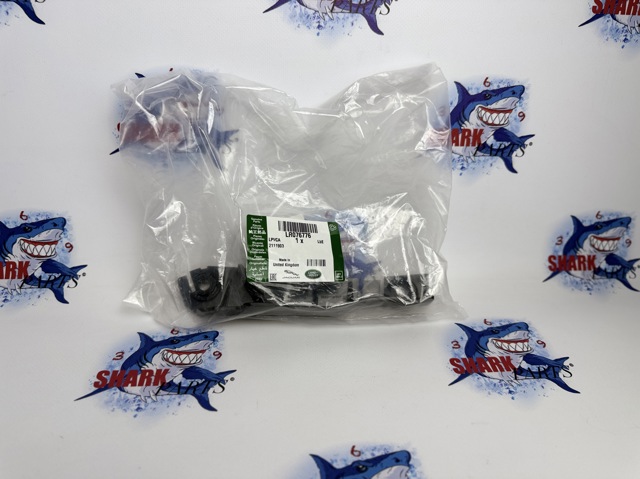 Кронштейн кріплення бампера переднього правий Land Rover LR076776