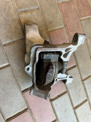 Права подушка двигуна Mazda K15639060 ціна, від 161.03 USD