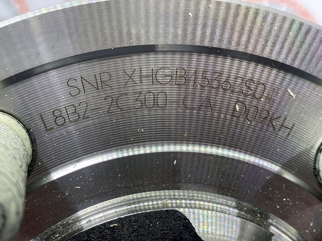 Купити LR146814 Land Rover Маточини передніх коліс