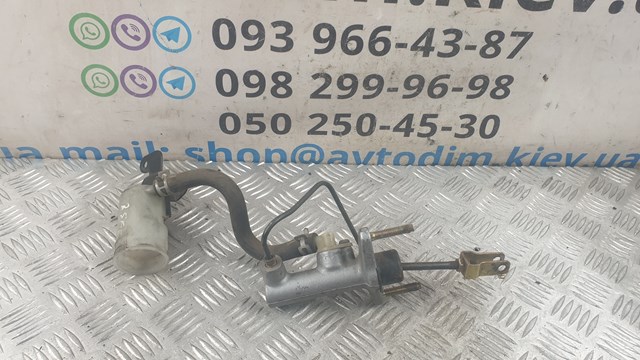  Бачок головного циліндру зчеплення Toyota Carina 