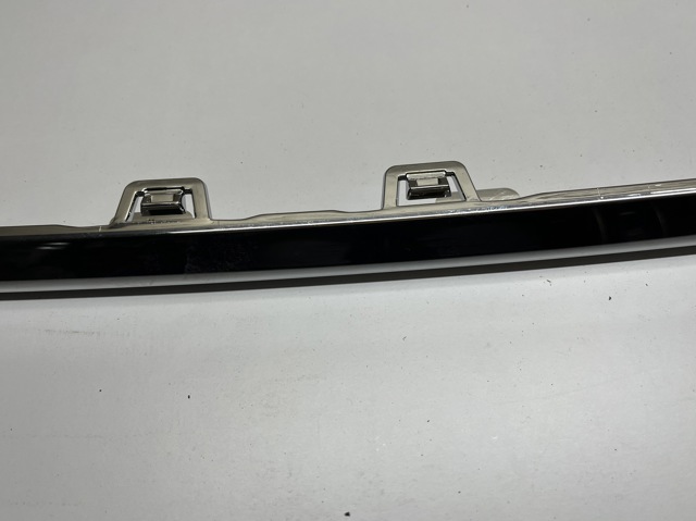 12G8538352ZZ VAG Молдинг заднього бампера, центральний
