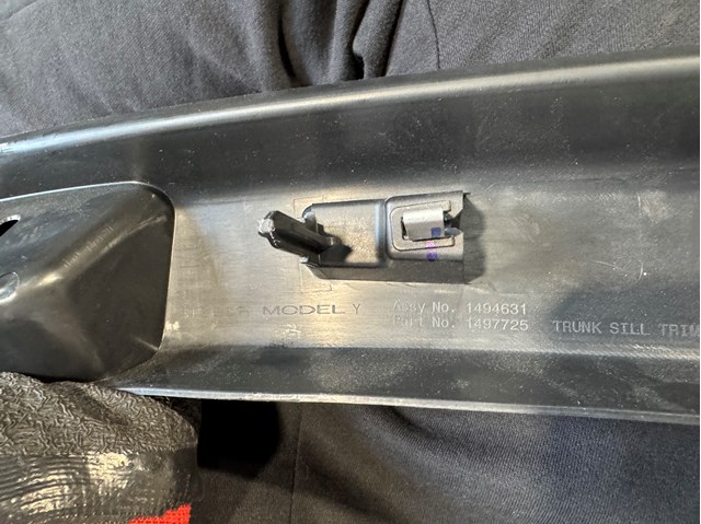 149463100C Tesla Motors Накладка задньої панелі багажника