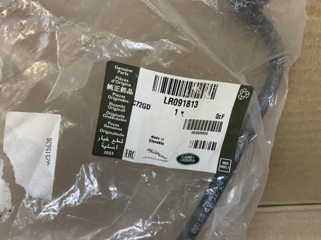 Купити LR091813 Land Rover Шланг розширювального бачка, верхній
