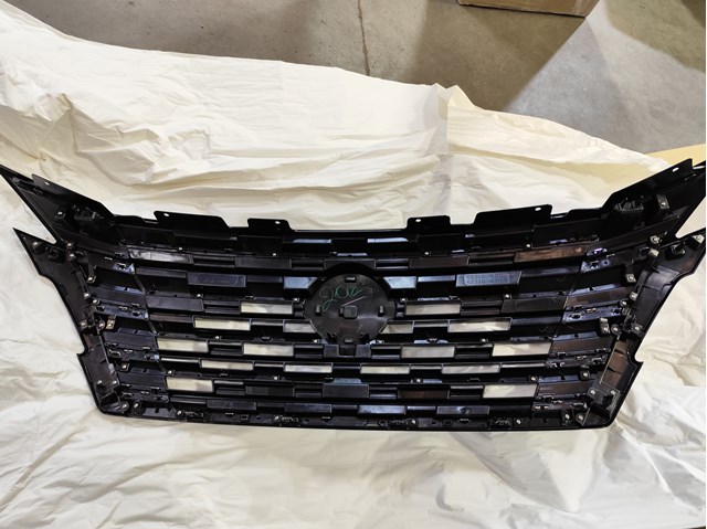 Купити 623104MT0A Nissan/Infiniti Захисна решітка радіатора