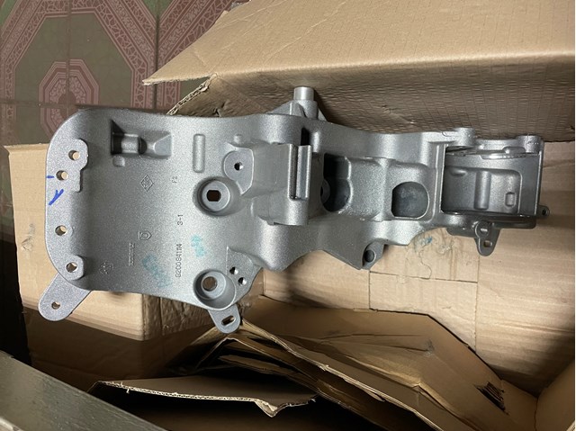 Кронштейн генератора 688300538R Renault (RVI)
