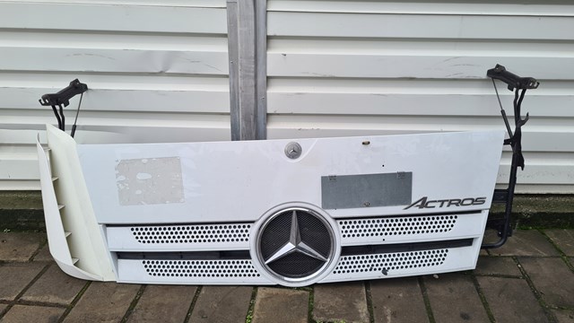 Купити A9607500409 Mercedes Молдинг решітки радіатора